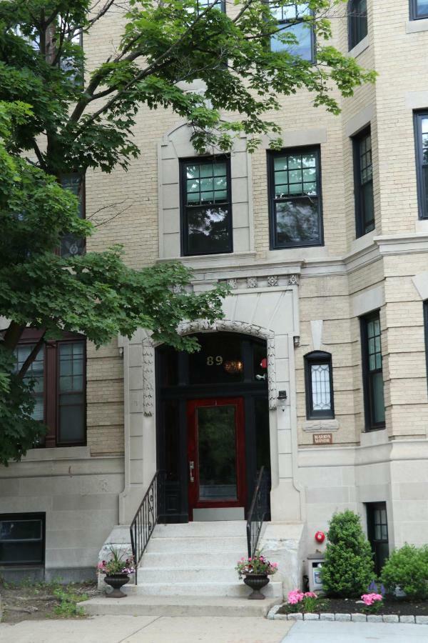 Stylish Studio In Brookline-5Min Train To Boston.. #2 エクステリア 写真